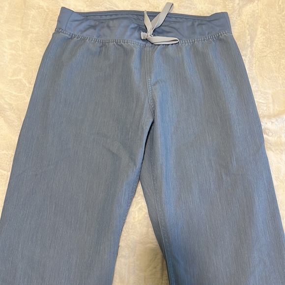 Sold. FIGS scrub set - Rare Limited Technical Collection - Heather Indigo - Picture 7 of 12